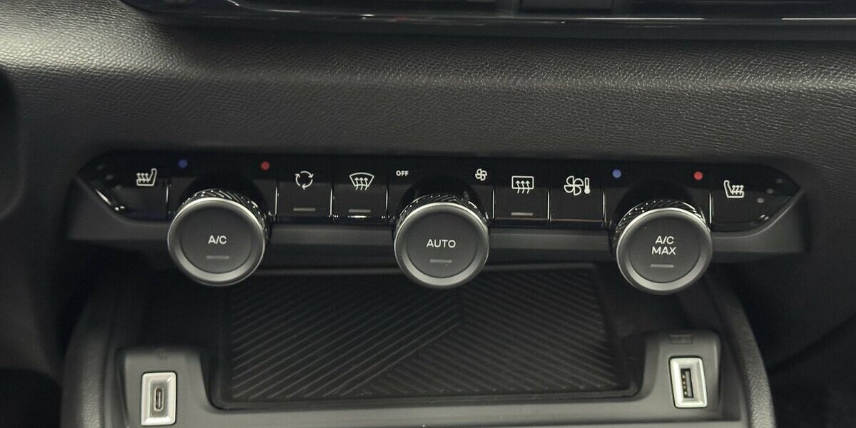 Citroen C4 Puretech 130 PLUS LED CAM Sitzheizung 25.850 km 15.220 &euro; Lich 35423