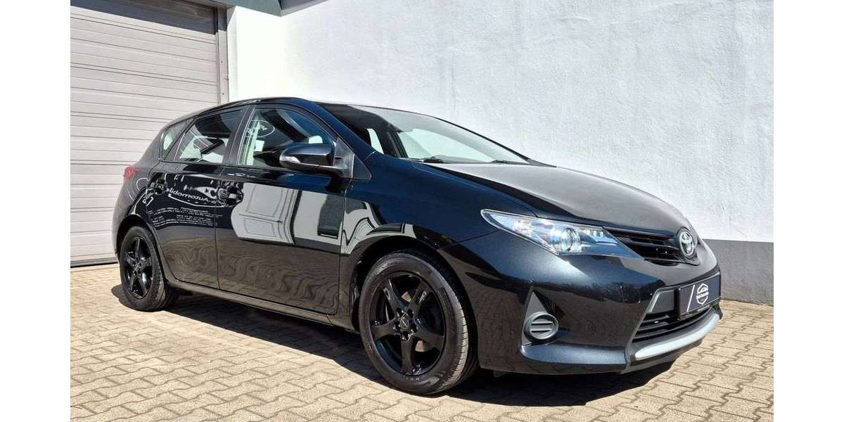 Toyota Auris 122.500 km 8.190 &euro; Winsen / Luhe 21423