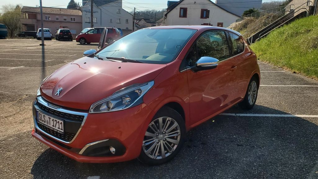 Peugeot 208 170.000 km 4.900 &euro; Saarwellingen 66793