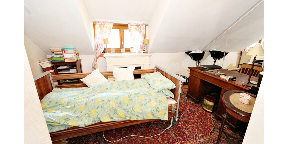 !! RARITÄT am SEE !! idyllisches JUWEL * 4-Zimmer-Dachgeschosstraum * Balkon und Gartennutzung * - Dachgeschoßwohnung Starnberg | Angebot:26551172