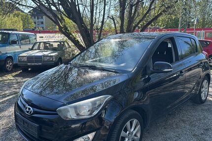 Hyundai i20 218.210 km 1.999 &euro; München 81929