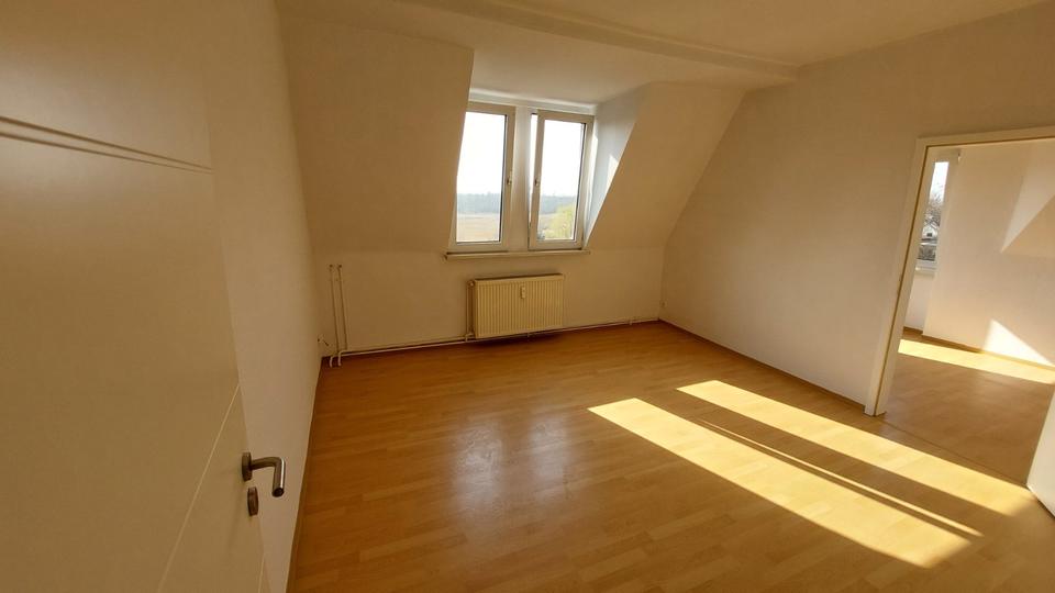 Dachgeschoßwohnung Halle (Saale) Silberhöhe - 2 Zimmer, 48 m&sup2;, 350&euro; | Angebot:25590993