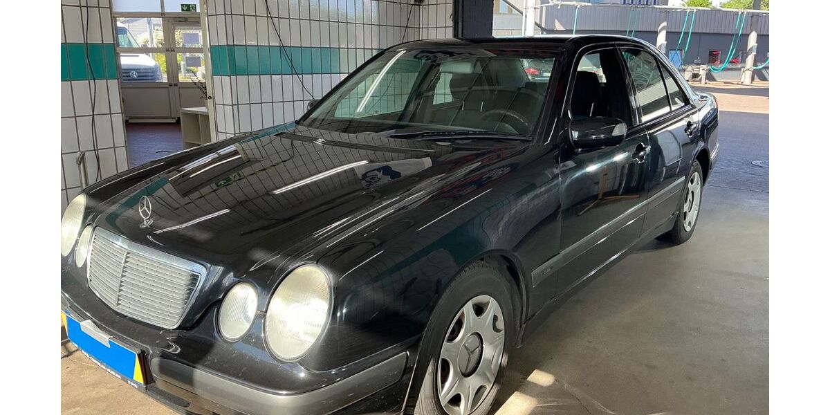 Mercedes-Benz E 220 163.600 km 2.950 &euro; Wiesenthal 36466