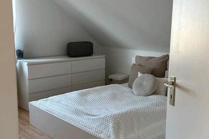 Helle 3-Zimmer-Dachgeschoßwohnung mit Balkon und Garage