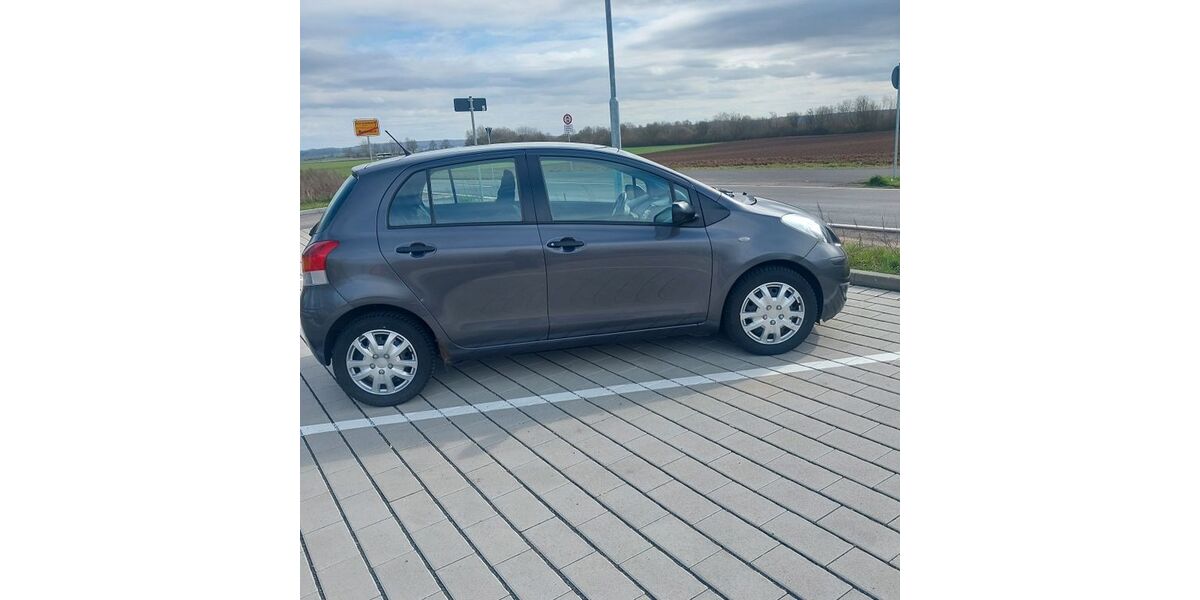 Toyota Yaris 107.300 km 2.950 &euro; Reichelsheim 61203