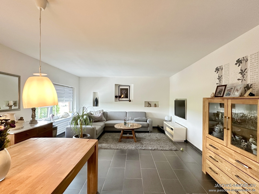 JÄSCHKE - Ihr Platz für Neues – Doppelhaus + Bungalow und großem Grundstück in Traumlage von Breinig