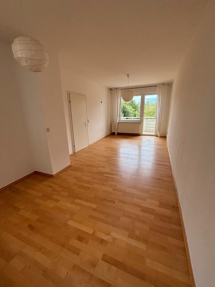 2-Zimmer-Haus+Garage+2 Balkone – innenstadtnah, Blick ins Grüne zimmer