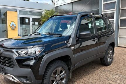 Lada Niva 16.500 km 13.899 &euro; Liebenau 31618