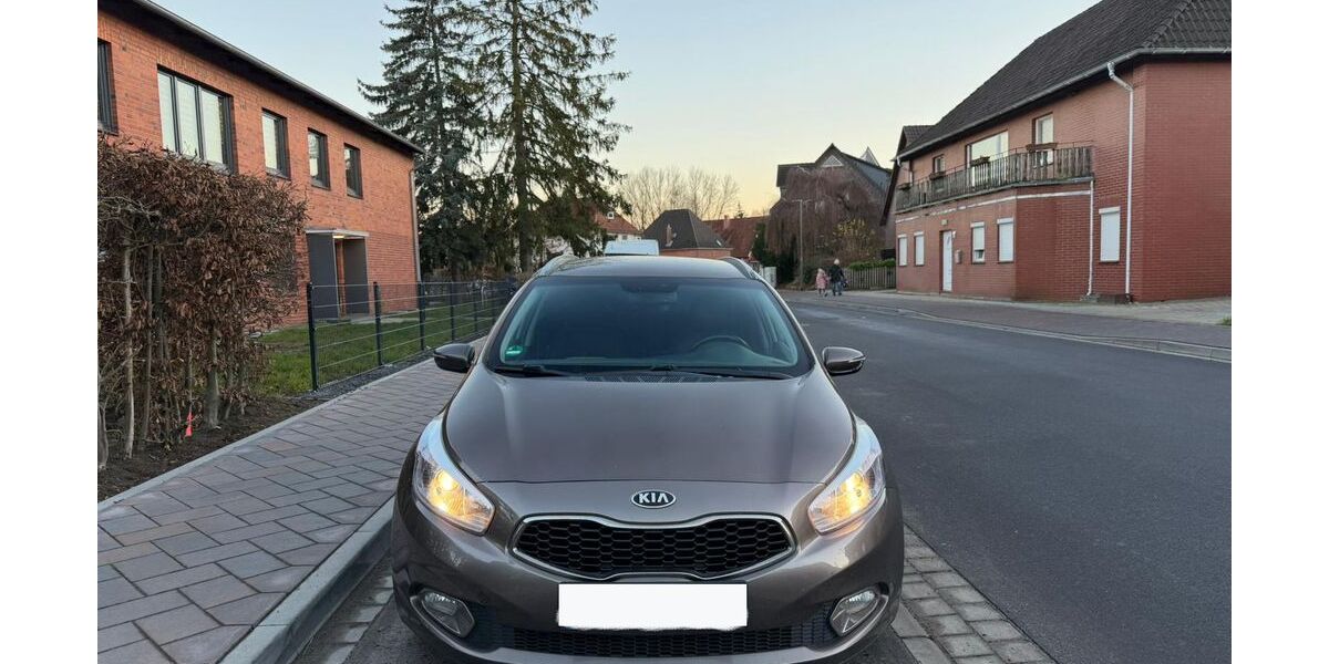 Kia ceed Sportswagon 180.000 km 4.990 &euro; Hamburg 20355