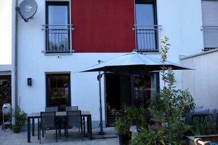 *Moderne Doppelhaushälfte mit traumhaftem Garten* 6 zimmer