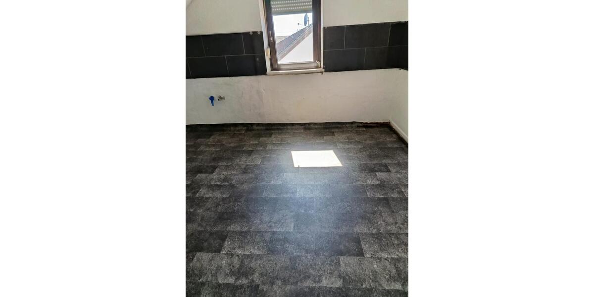 Dachgeschoßwohnung Saarlouis - 4 Zimmer, 65 m&sup2;, 470&euro; | Angebot:26449157