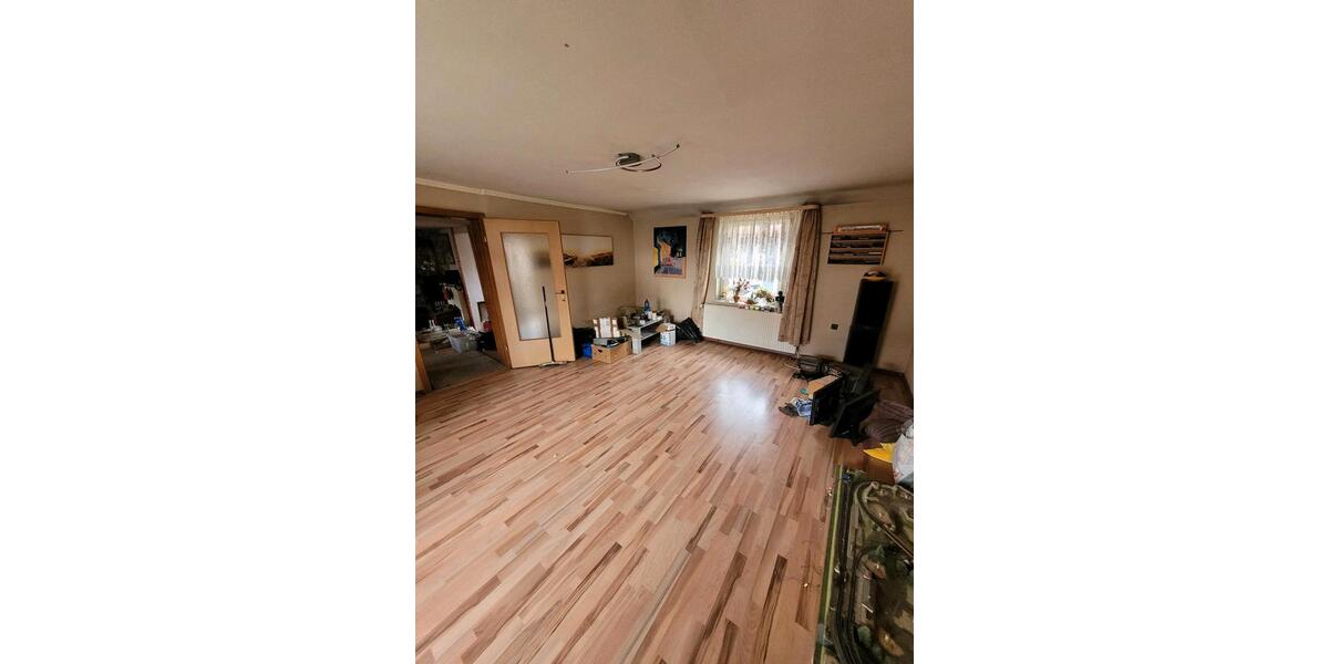 Einfamilienhaus Baunatal - 8 Zimmer, 243 m&sup2;, 225.000&euro; | Angebot:25305013