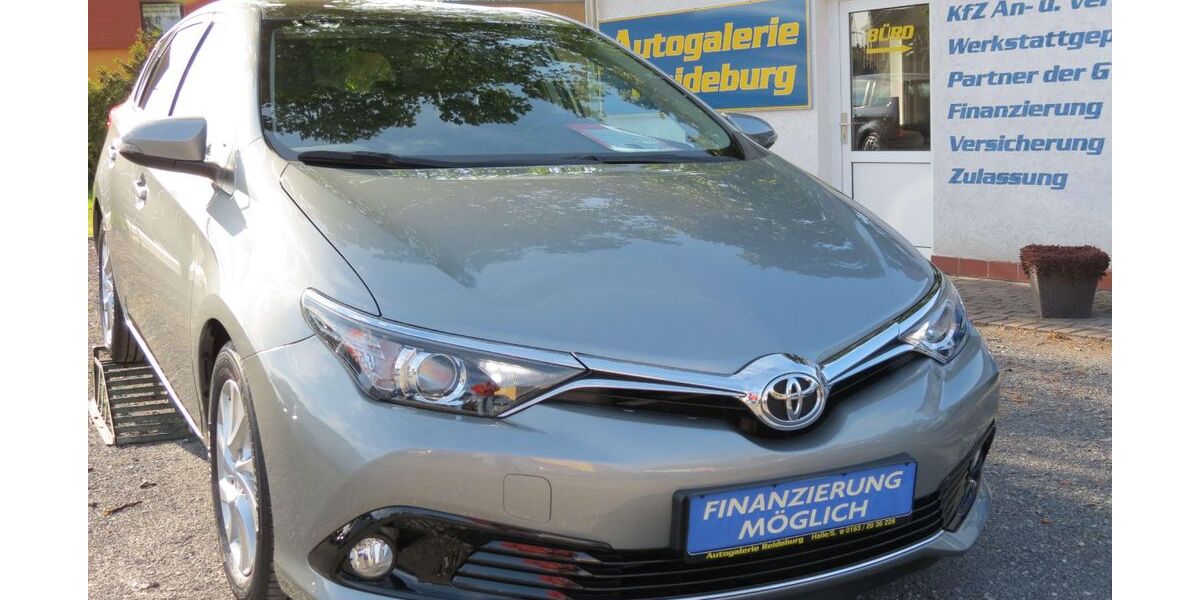 Toyota Auris 51.000 km 13.440 &euro; Halle/ Saale 06116
