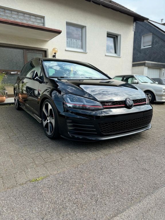 VW Golf 156.000 km 14.800 € Lindlar 51789
