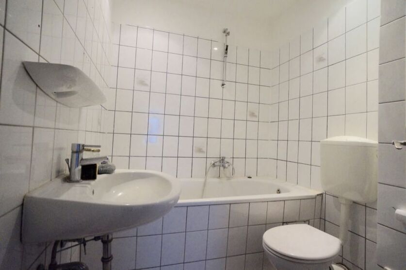 Schöne 3 Zimmer Wohnung im gepflegten Haus !