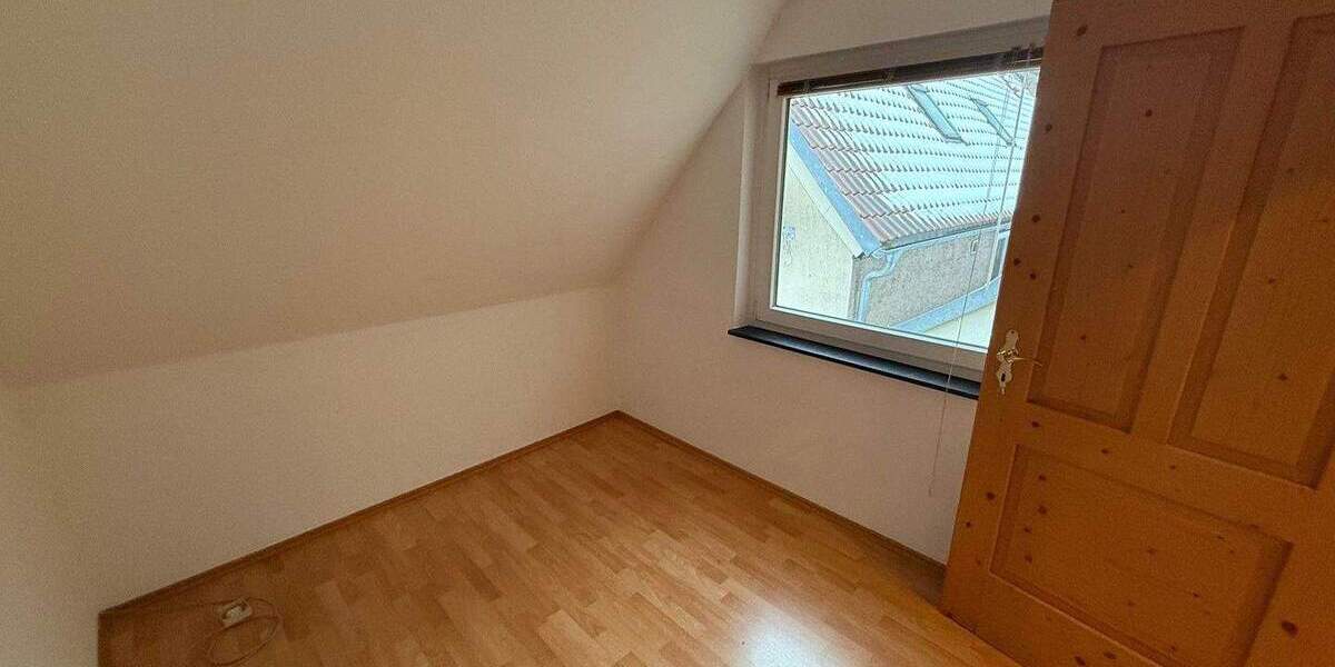 Etagenwohnung Volkach Escherndorf - 4 Zimmer, 110 m&sup2;, 195.000&euro; | Angebot:25673735
