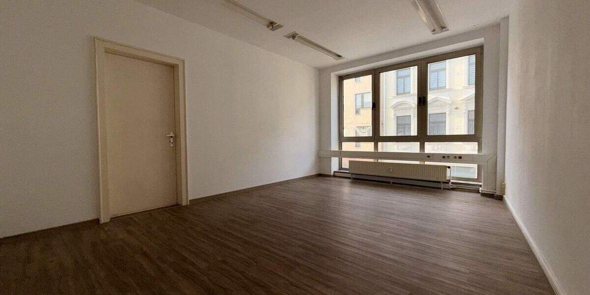 Etagenwohnung Zwickau Innenstadt - 5 Zimmer, 120 m&sup2;, 720&euro; | Angebot:24633494