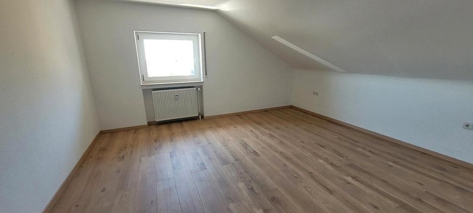 Dachgeschoßwohnung Östringen - 3 Zimmer, 68 m&sup2;, 1.000&euro; | Angebot:26670373