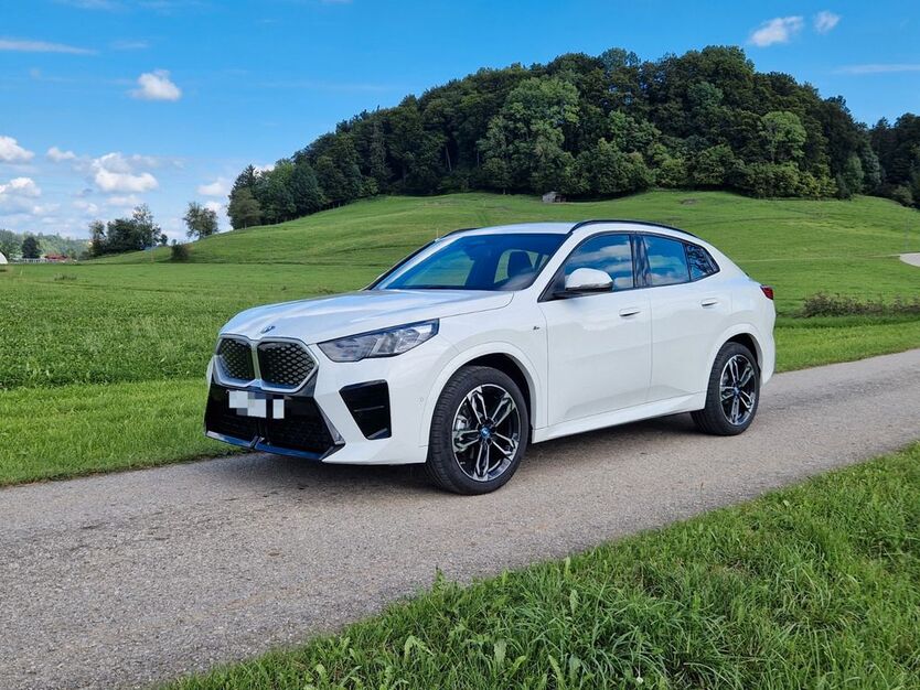 BMW iX2 4.400 km 42.500 € Baisweil 87650