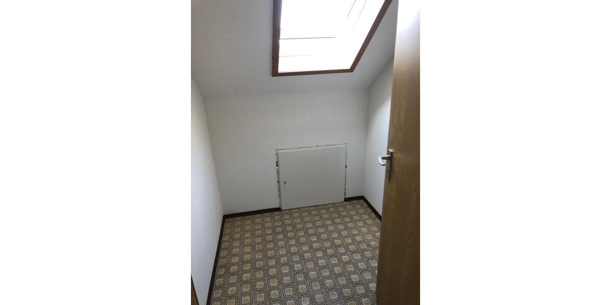 Dachgeschoßwohnung Langenzenn - 3 Zimmer, 77 m&sup2;, 740&euro; | Angebot:25368752