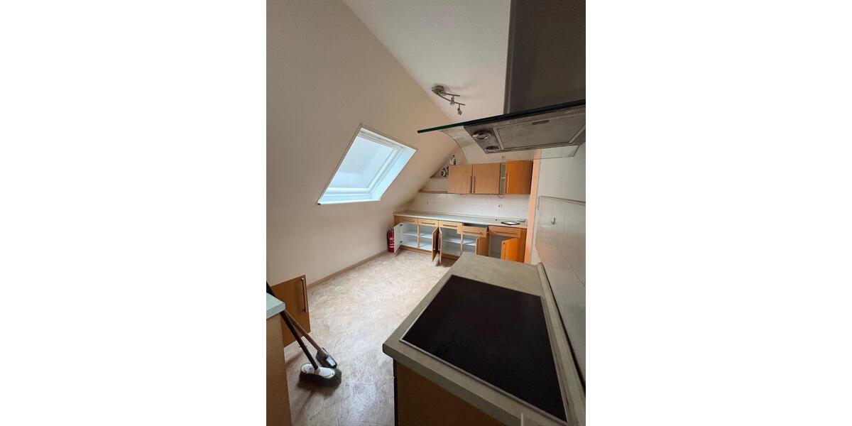Dachgeschoßwohnung Bremerhaven Geestemünde - 3.5 Zimmer, 77 m&sup2;, 650&euro; | Angebot:26398586