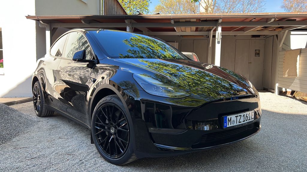 Tesla Model Y 62.000 km 32.990 &euro; München 80992