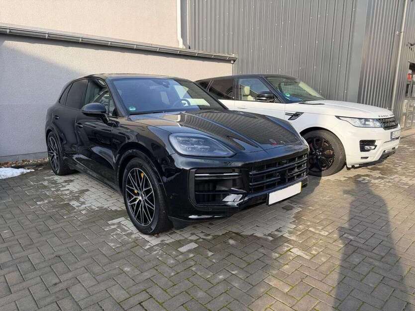 Porsche Cayenne 9.000 km 146.900 € Mülheim an der Ruhr 45478