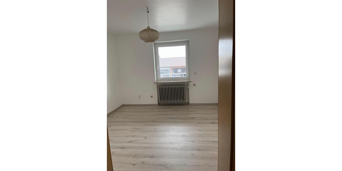 Hochparterre Mötzingen - 6 Zimmer, 146 m&sup2;, 1.790&euro; | Angebot:26431925