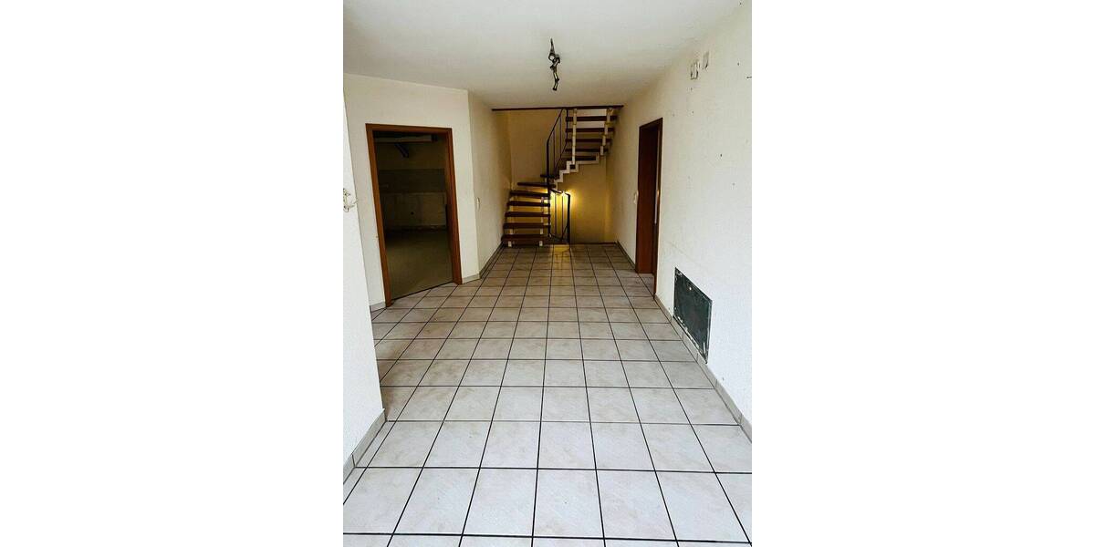 gepflegte Doppelhaushälfte mit großer Terrasse und schönem Garten - perfekt für eine größere Familie 7 zimmer