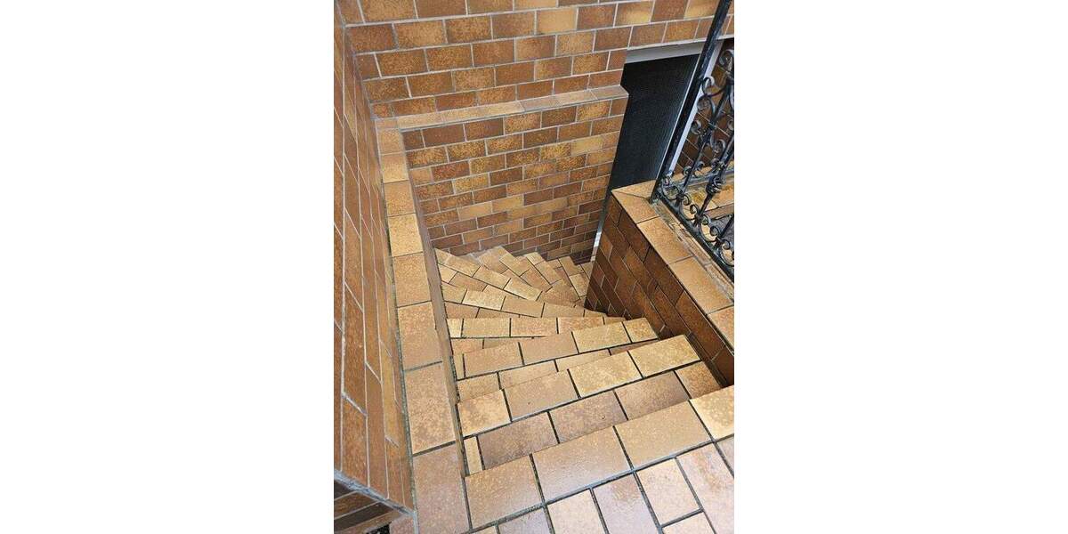 Mehrfamilienhaus, Wohnhaus Ludwigshafen Rheingönheim - 8 Zimmer, 206 m&sup2;, 550.000&euro; | Angebot:24635031