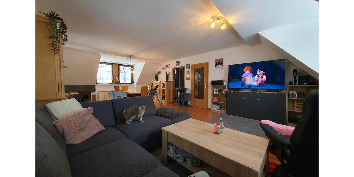 Helle Dachwohnung ca. 100 Quadratmeter mit Dachgauben 3 zimmer