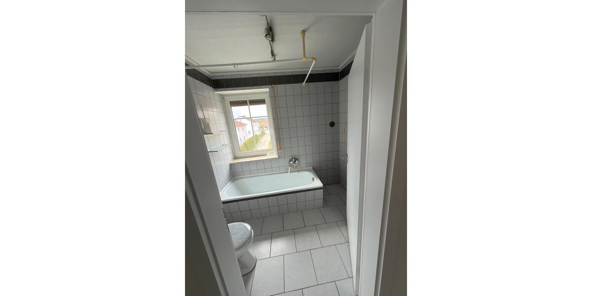 Etagenwohnung Bodenwöhr - 3 Zimmer, 76 m&sup2;, 620&euro; | Angebot:26183688