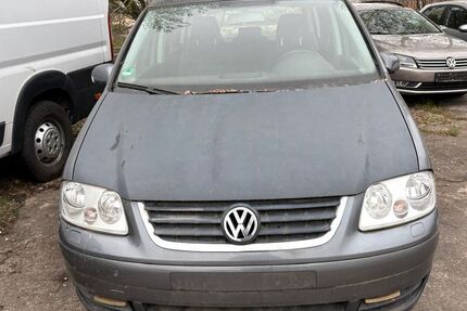 VW Touran 233.000 km 600 &euro; Chemnitz 09114
