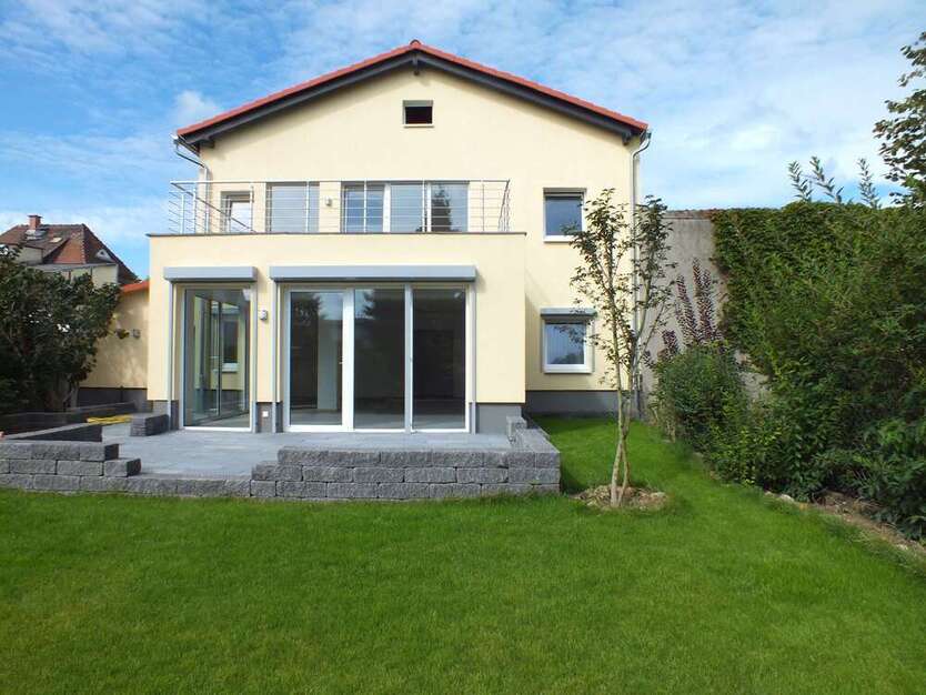 Haus zum Kaufen in Ginsheim-Gustavsburg 1.050.000 € 304 m²