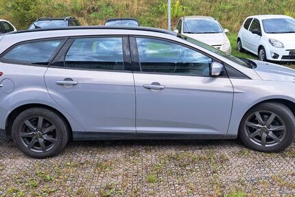 Ford Focus 99.500 km 5.895 &euro; Uhlstädt-Kirchhasel 07407