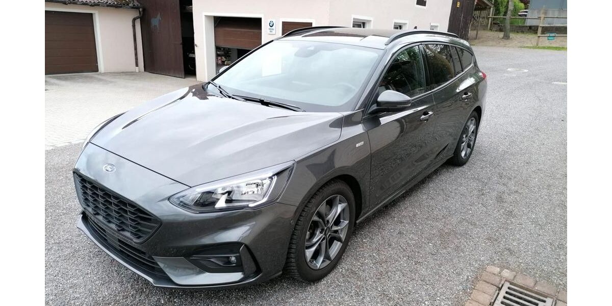 Ford Focus 106.000 km 10.490 &euro; Cham 93413