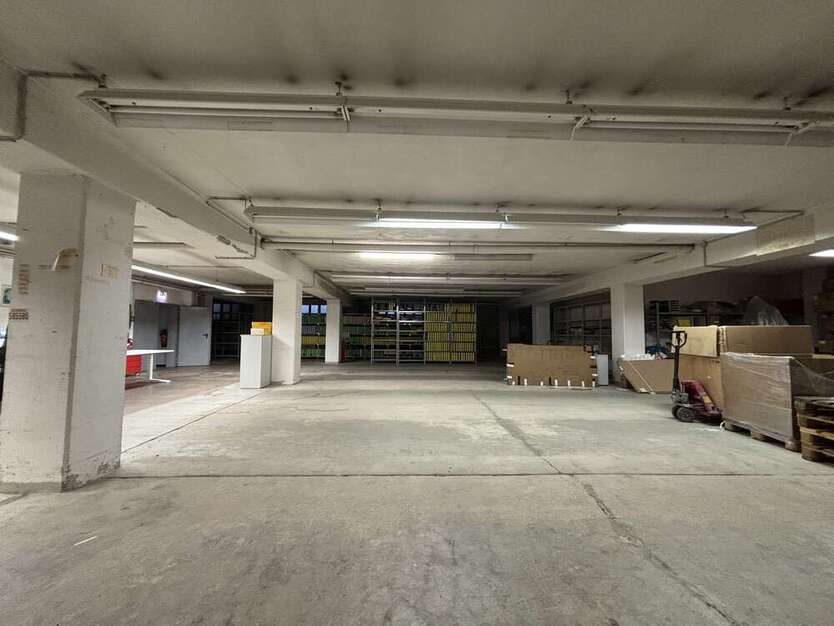 Halle in Berlin 4.795,65 € 532.85 m²