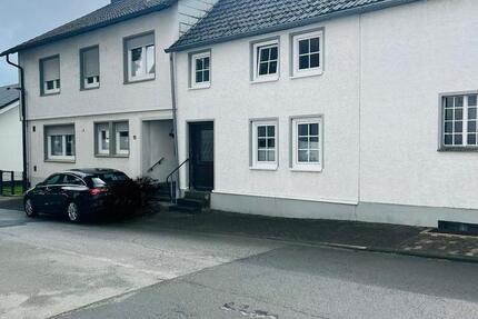 Haus Brilon - 8 Zimmer, 224 m&sup2;, 450.000&euro; | Angebot:26596138