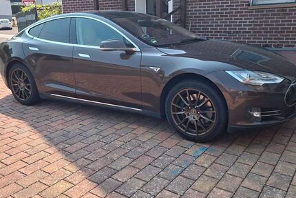Tesla Model S 262.000 km 15.650 € Buch 56290