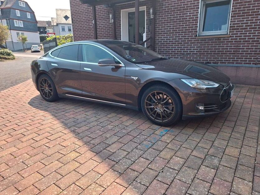 Tesla Model S 262.000 km 15.650 € Buch 56290
