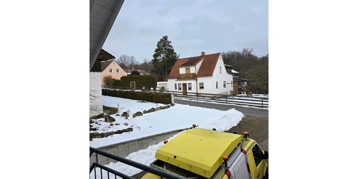 Dachgeschoßwohnung Nittendorf - 3.5 Zimmer, 94 m&sup2;, 1.150&euro; | Angebot:25149755