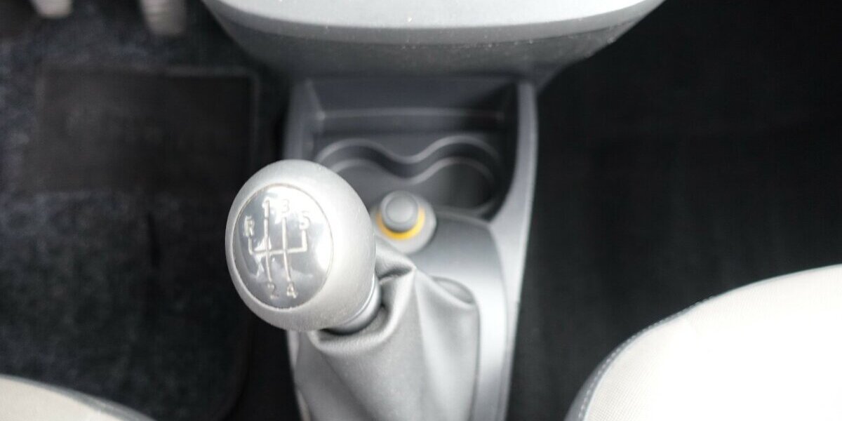 Renault Twingo Authentique §10/27 R/CD ZV-FB ABS 132.700 km 2.300 &euro; Neumarkt/OPf 92318