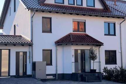 Haus Karben - 10 Zimmer, 305 m&sup2;, 4.100&euro; | Angebot:25360672