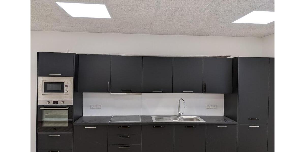 Neu - €8qm - 4 x 275qm oder 1.100qm, Tiefgarage mit 19x E-Ladestationen, Aufzug, Klimatisiert zimmer