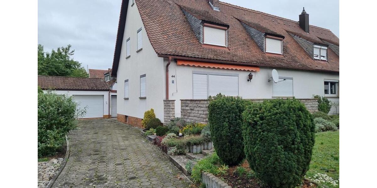 Doppelhaushälfte voll unterkellert mit Doppelgarage 2 zimmer