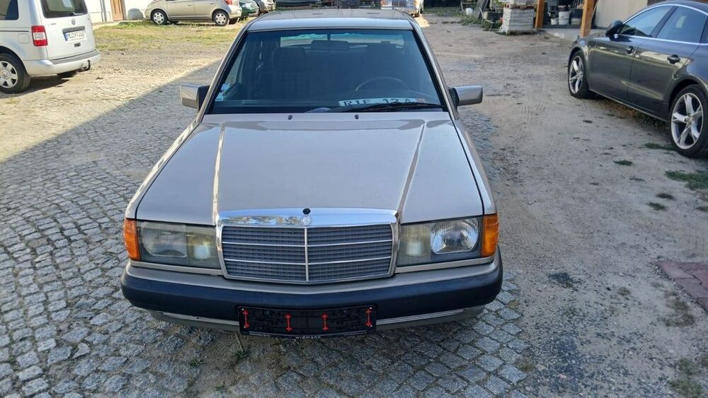 Mercedes-Benz 190 196.118 km 11.800 &euro; Hirschstein 01594