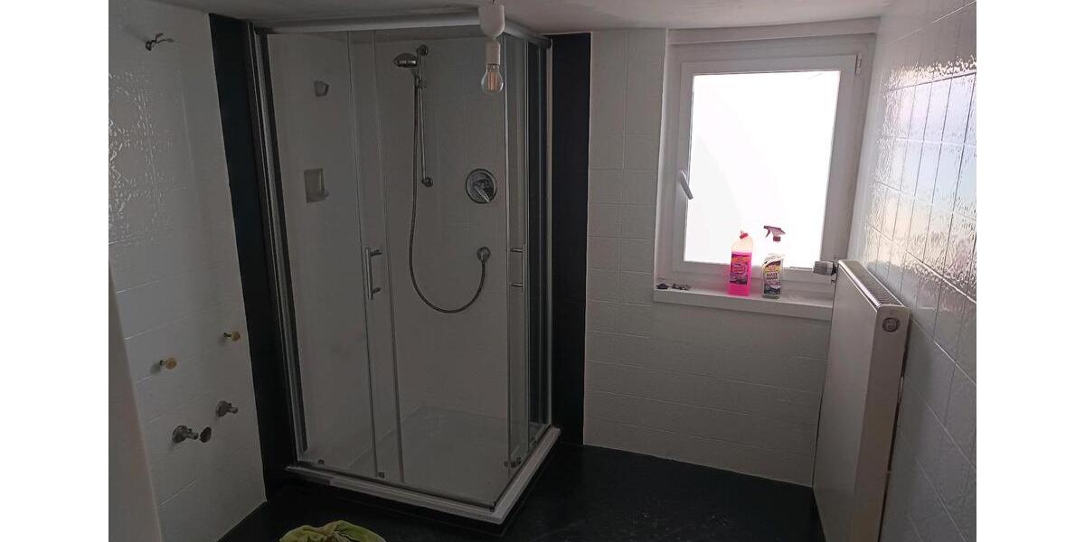 4 Zimmer Altbau ca 80 m² 4 zimmer