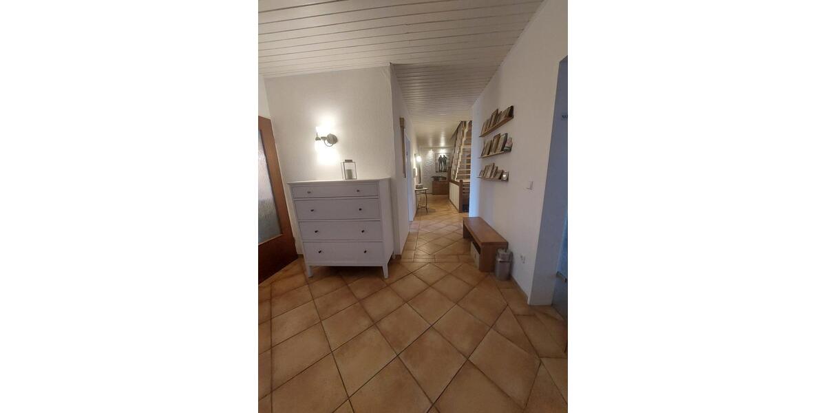 Reihenhaus Hünxe - 6.5 Zimmer, 250 m&sup2;, 2.200&euro; | Angebot:25129233