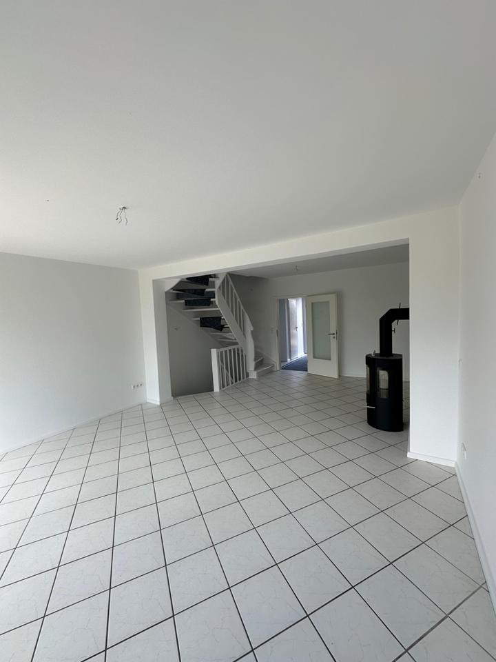 Wulfsdorf - renoviertes, kleines Reihenhaus mit Garten, Terrasse und Garage in Ostsee Nähe für max. 3 Personen!