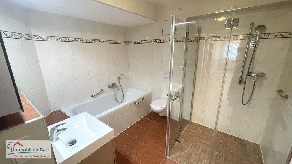 PERL: CHARMANTE ERDGESCHOSSWOHNUNG 3 SCHLAFZIMMER RUHIGE LAGE! 4 zimmer